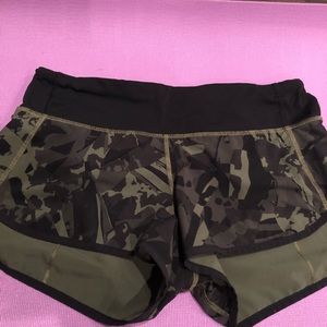 Lululemon run speed shorts camo.